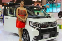Move merupakan mobil kecil yang mirip sebuah MPV. Meski merupakan kei car, tapi pada generasi terbarunya ini kabinnya dibuat lebih leluasa. Hal itu berkat bentuk Move yang persegi panjang sehingga mampu memberikan keleluasaan saat berkendara.