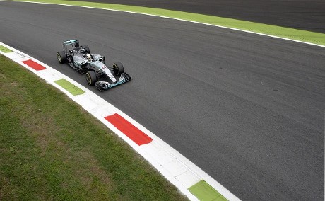 Hamilton Lagi-lagi Tercepat, Ungguli Rosberg dan Vettel