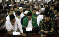 Digelar juga sholawat dan istighosah bersama.