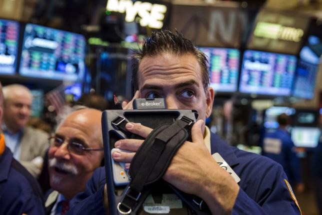 Wall Street Jatuh 1% Lebih
