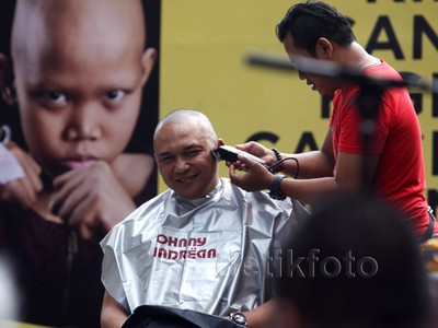 Gunduli Kepala untuk Penderita Kanker