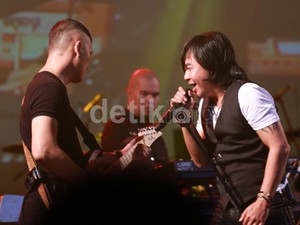 Sering Reuni, Kapan Dewa 19 Benar-benar Kembali?