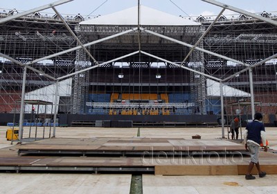 Rangka Panggung Konser Bon Jovi Sudah Berdiri Tegak