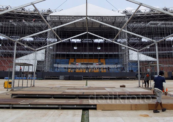 Rangka Panggung Konser Bon Jovi Sudah Berdiri Tegak