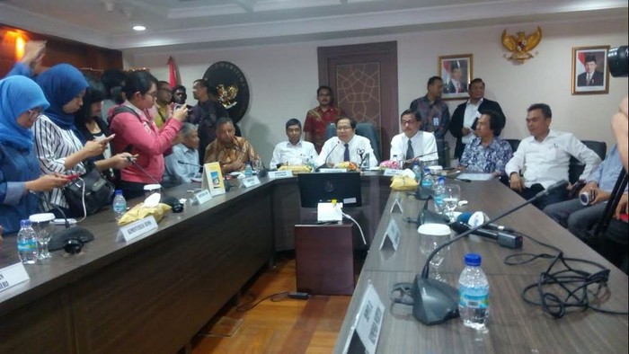 Rizal Ramli Gelar Rapat Listrik, Menteri ESDM Tidak Hadir