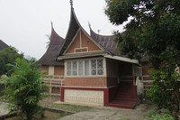 Wara-wari di desa ini sungguh menarik. Siapkan kamera Anda untuk memfoto aneka model rumah gadang. Kawasan Saribu Rumah Gadang juga memiliki homestay untuk wisatawan (Fitraya/detikTravel)