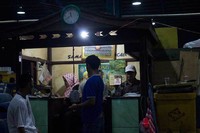Semacam pos para pedagang ikan yang tersebar di beberapa lokasi pasar. Mereka berfungsi sebagai mandor atas para pedagang yang ada di pasar (Randy/detikTravel)