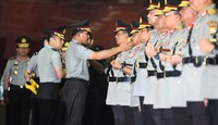 Badrodin menyebut rotasi sejumlah jabatan perwira tinggi di Polri itu sebagai bentuk penyegaran.