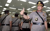 Komjen Budi Waseso resmi menjadi Kepala BNN menggantikan Komjen Anang Iskandar. Kapolri Jenderal Badrodin Haiti meminta agar jenderal dengan panggilan Buwas itu tetap tegas di posisi barunya.