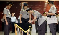 Badrodin mengapresiasi kinerja Buwas yang telah mengungkap berbagai kasus dari tingkat nasional sampai internasional. Badrodin pun berharap Buwas tetap tegas di posisi barunya.