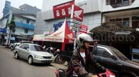 Meski diselimuti asap, aktivitas warga masih normal.