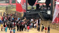 Ada asap, ratusan orang masih mendatangi event yang diselenggarakan sebuah merek motor di Rumah Radakng, Pontianak akhir pekan lalu.
