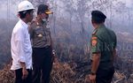 Jokowi Masuki Lahan Kebakaran Hutan Tanpa Masker