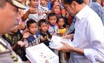 Jokowi Masuki Lahan Kebakaran Hutan Tanpa Masker