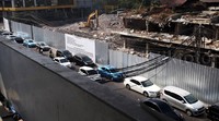 Pagar seng setinggi 3 meter dipasang mengitari area pasar.
