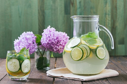 Yuk, Racik Minuman Segar dari Soda dan Mentimun!