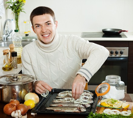 Ikan Keras dan Gosong? Mungkin Anda Melakukan 8 Kesalahan Memasak Ini (1) Ikan Keras dan Gosong? Mungkin Anda Melakukan 8 Kesalahan Memasak Ini (1)