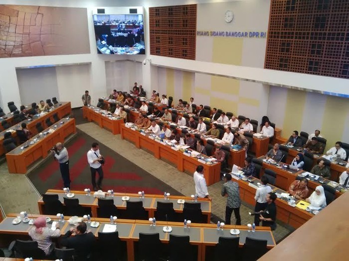 Tom Lembong Minta Maaf Soal Menperin Absen di DPR karena ke Milan