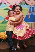 So Cute! Si Imut Amora dan Kellen Lemos Berpelukan