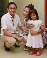 Ultah, Ayu Dewi Dikecup Mesra Suami