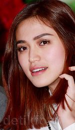 Jessica Iskandar Cantik dengan Make-up Natural