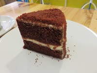 Cake lembut dengan cream cheese ini bisa Anda coba. Rasanya manis dengan tekstur lembut. Dan moist!