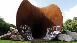 Dirusak Lagi, Patung Vagina Karya Anish Kapoor
