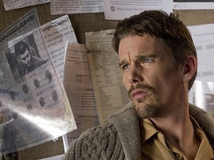 Ethan Hawke Tulis Novel tentang Ksatria Perang