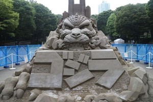 Atraksi Wisata Baru di Tokyo, Patung Godzilla dari Pasir