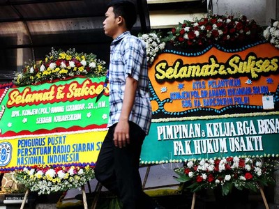 Karangan Bunga untuk Komjen Anang Penuhi Bareskrim
