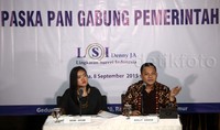 Mayoritas publik yaitu 66,64 persen menyatakan bahwa mereka mendukung sikap politik PAN yang menyatakan bergabung dengan pemerintahan Jokowi, ujar peneliti LSI Ruli Akbar di kantor LSI, Jl Pemuda, Rawamangun, Jakarta Timur, Selasa (8/9/2015).     