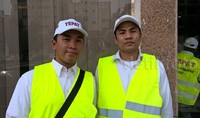 Baru tahun ini ikut.  Tambah pengalaman sambil bantu jemaah mudah-mudahan diberi berkah bantu jemaah, kata seorang anggota Tepat, Dadang (36), asal Bogor yang sudah 9 tahun bermukim di Makkah.