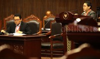 Para keluarga korban kerusuhan 1998 Trisakti, Semanggi I, dan Semanggi II menjadi pemohon pengujian pasal tersebut.     