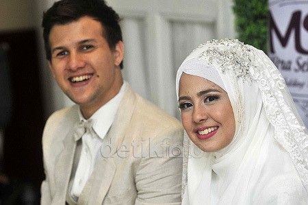 Hamil 5 Bulan, Perut Risty Tagor Dielus Ibu-ibu Pengajian