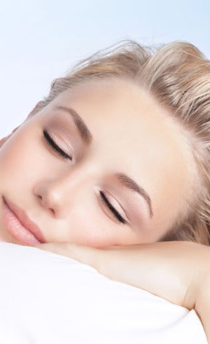 1 dari 4 Wanita Pakai Makeup Saat Tidur untuk Mengesankan Pasangan