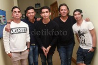 Bukan menggantikan Pasha, Naga digaet band Ungu saat mempromosikan lagu baru mereka berjudul 'Andai Aku Bisa' di salah satu acara musik. Pool/Gus Mun/detikFoto.