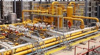 Petugas melakukan pemeriksaan saluran gas di CNG Plant Muara Tawar.