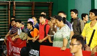 Orang tua dengan tekun mendampingi putra putri mereka bertarung dalam grand final audisi sejak hari pertama sampai akhir.     
