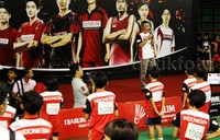 Kepala pelatih PB Djarum, Fung Permadi, memberikan pengantar sebelum pengumuman hasil grand final audisi di hadapan para peserta, Minggu (6/9/2015).