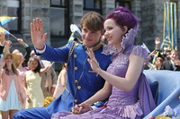 Penasaran? Dijadwalkan film arahan Kenny Ortega itu tayang hanya di saluran Disney Minggu, 13 September. (Dok. Disney)