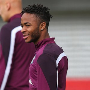 Hodgson: Sterling Bisa Capai 100 Caps bersama Inggris