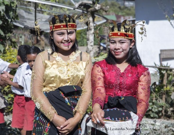 Baju Adat Flores Manggarai - Pakaian Adat