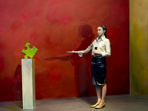 Seru! Jadi Patung dan Ikut Beraksi di Pameran Seni