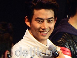 Taecyeon 2PM Komentari Video G-Friend Jatuh di Panggung
