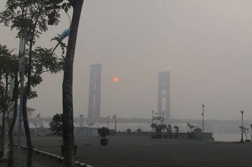 Ketika Asap Ikut Menutupi Indahnya Objek Wisata Indonesia