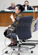 Siti Fadilah Supari Bersaksi di Pengadilan Tipikor
