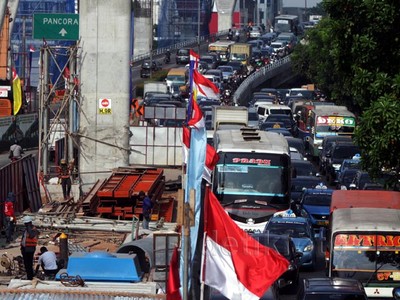Ada Proyek Jalan Layang, Tendean Macet Panjang