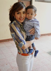 Belum dikaruniai momongan, Bella kini sudah memiliki anak angkat bernama Alfhatih, anak laki-laki berusia delapan bulan yang merupakan anak dari adiknya. Pool/Ismail/detikFoto.