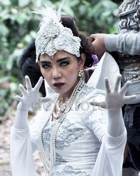 Hiii... Bella Shofie tampak menyeramkan. Pool/Ismail/detikFoto.