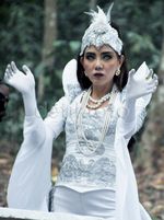 Hiii... Serem Banget! Bella Shofie Jadi Ratu Buaya Putih